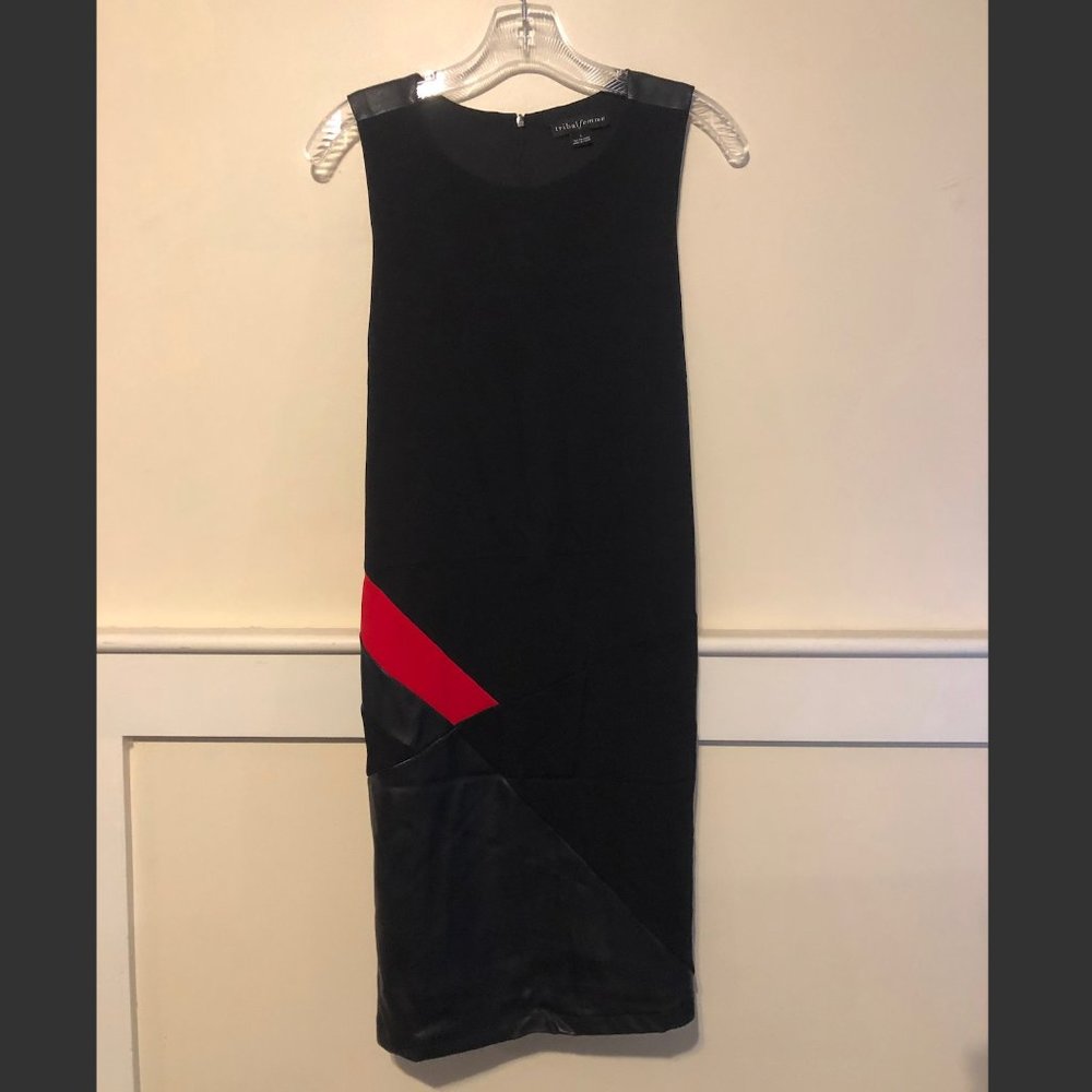 Sleeveless leather detailed formal dress